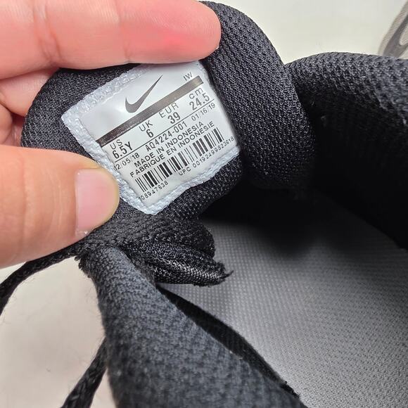 Nike Team Hustle D 9 Basketball Shoes Black White Boys Youth Size 6.5Y Sneakers - Picture 8 of 8